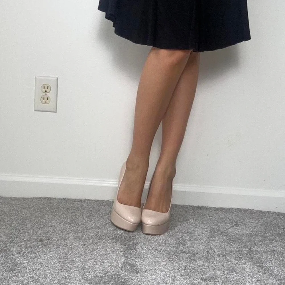 00s Charlotte Russe nude platform round toe stiletto pumps - Picture 5 of 8